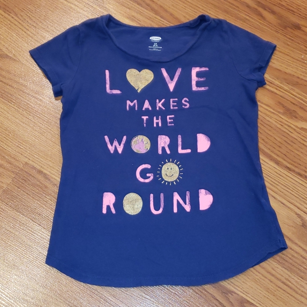 Old Navy "Love Makes The World Go Round" (Size S)